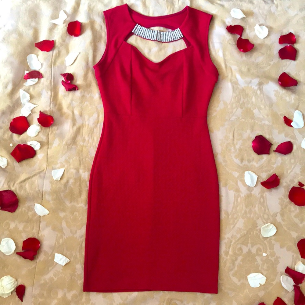 Formal hot red dress with necklace